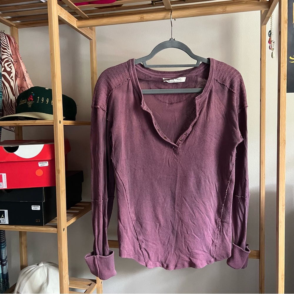 FREE PEOPLE V NECK LONG SLEEVE TOP